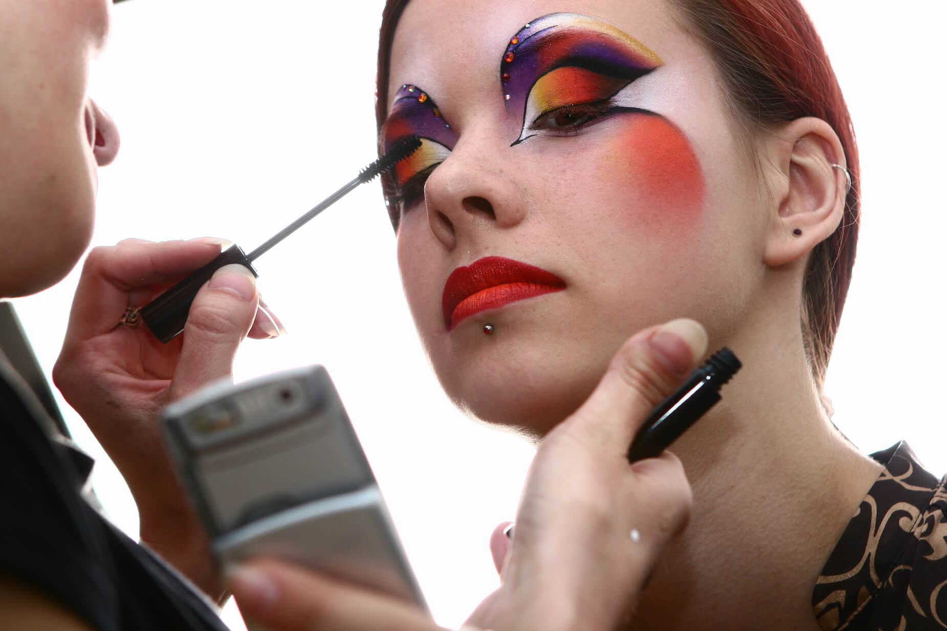 Cuidado con el maquillaje en Carnaval - Canarias Dermatológica